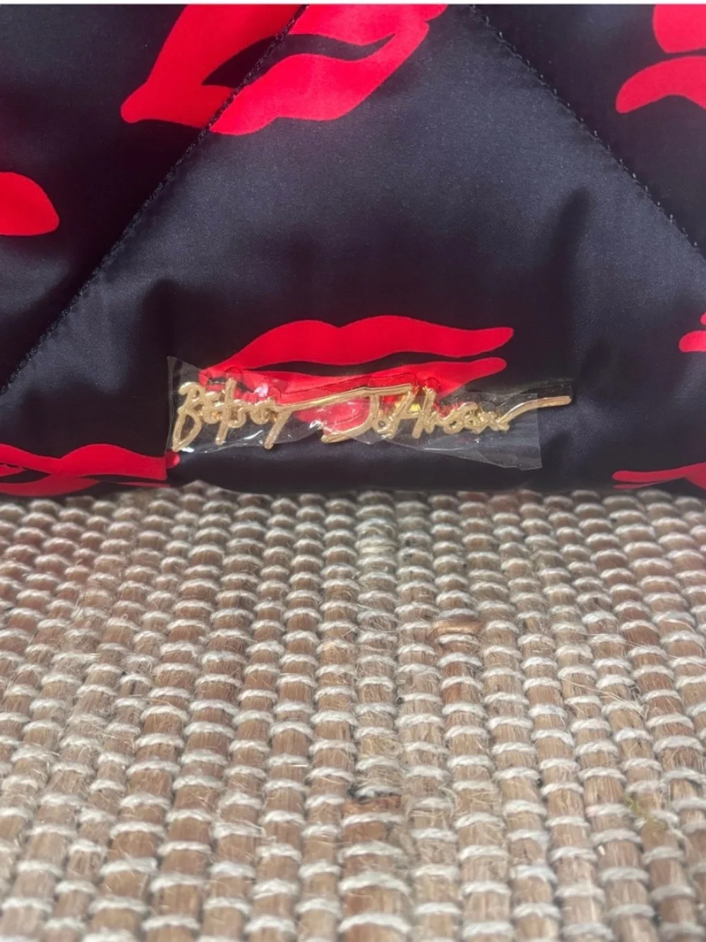 Betsey Johnson lip kiss print pillow quilted tote shoulder bag purse NWT - Picture 6 of 7